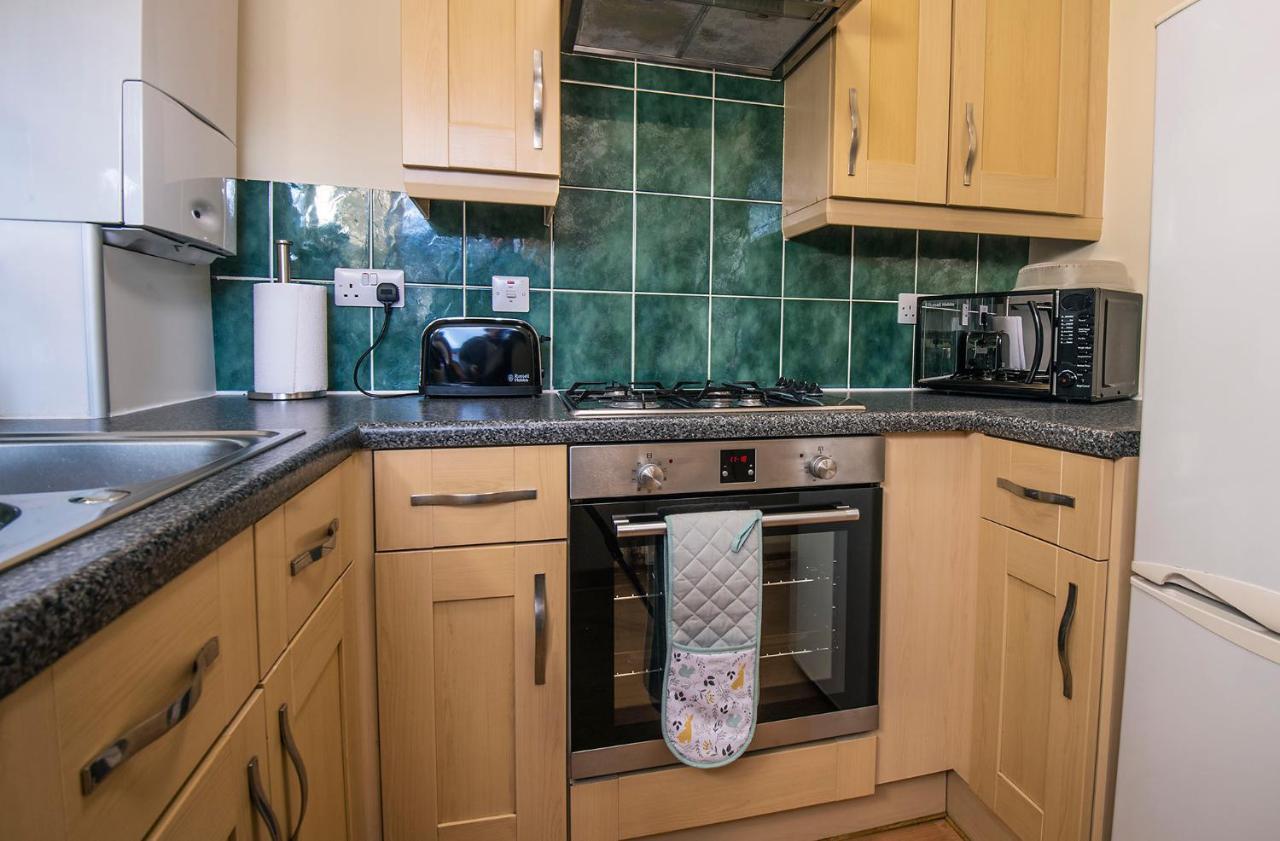 Stylish 2 Bedroom - 2 Miles Inverness City Centre 객실 사진