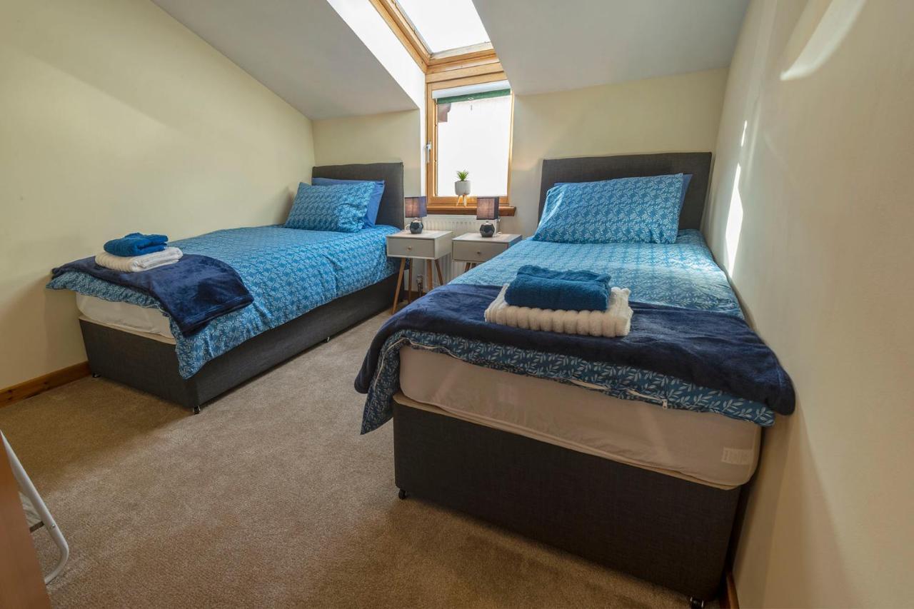 Stylish 2 Bedroom - 2 Miles Inverness City Centre 객실 사진